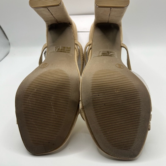 Wild Diva Lounge Women Tan Fashion Strappy Block Heel Snadles Size 6 ~ EUC - Picture 7 of 7